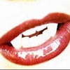 bouche d'une femme vampire